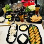 🎊 Tiệc sinh nhật, họp mặt, đoàn viên được tổ chức tại Sắc Màu chưa bao giờ hết HOT. Không gian lý tưởng dù bất kể ngày nắng hay mưa, dịch vụ chỉn chu và tinh tế, lẩu chay và thức uống thì ngon trứ danh khỏi cần bàn. Đặc biệt nhà hàng đặt cao trải nghiệm của khách hàng lên hàng đầu. Hãy đến và cảm nhận sự khác biệt 🥰 * P/s: nhà hàng có rất nhiều hình ảnh thực tế của khách được lưu giữ, được sự đồng ý sẽ post lên dần dần ạ 😇 📍⭐️𝑵𝑯𝑨̀ 𝑯𝑨̀𝑵𝑮 𝑺𝑨̆́𝑪 𝑴𝑨̀𝑼 𝑁ℎ𝑎̣̂𝑛 đ𝑎̣̆𝑐 𝑡𝑖𝑒̣̂𝑐 𝑐𝑢̛𝑜̛́𝑖 , 𝑙𝑖𝑒̂𝑛 ℎ𝑜𝑎𝑛 , 𝑠𝑖𝑛ℎ 𝑛ℎ𝑎̣̂𝑡 , 𝑡𝑎̂́𝑡 𝑛𝑖𝑒̂𝑛 , ℎ𝑜̣𝑝 𝑚𝑎̣̆𝑡 , 𝑠𝑢̛̣ 𝑘𝑖𝑒̣̂𝑛 𝑛𝑔𝑜𝑎̀𝑖 𝑡𝑟𝑜̛̀𝑖 , 𝑐ℎ𝑜 𝑡ℎ𝑢𝑒̂ 𝑠𝑎̉𝑛ℎ 𝑐𝑢̛𝑜̛́𝑖 ☘️☘️𝐂𝐡𝐮́𝐧𝐠 𝐓𝐨̂𝐢 𝐂𝐨́ 𝐒𝐡𝐢𝐩 𝐆𝐢𝐚𝐨 𝐓𝐚̣̂𝐧 𝐍𝐡𝐚̀☘️☘️ 📍⭐️Địa chỉ: 1368 Huỳnh Thị Hương, khu phố Lộc An, phường Trảng Bàng, thị xã Trảng Bàng (hướng đi từ Nhà Thờ Trảng Bàng đến gặp cầu An Phú/Thanh Niên thì rẽ trái vào 368m) hoặc đi theo chỉ dẫn của bản đồ google với link bit.ly/sacmaumaps 🪐 Nhà hàng mở cửa từ 7:00-22:00 mỗi ngày, diện tích khuôn viên hơn 2.000m2, sức chứa cùng lúc hàng trăm thực khách, có bãi đậu xe rộng rãi cho cả xe khách 50 chỗ ngồi ☎️ Hotline: 0868 2222 68 (call/zalo - đặt bàn, phản hồi) — tại Nhà hàng lẩu chay cao cấp Sắc Màu Trảng Bàng.